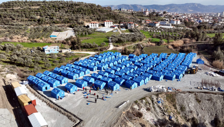 <strong>MERSİN BÜYÜKŞEHİR, HATAY’DA 1500 KİŞİLİK ÇADIR KENT KURULUMUNA BAŞLADI</strong>