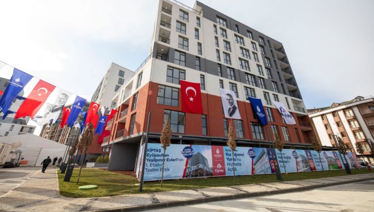 İSTANBUL’DA 50 YILLIK SORUN ÇÖZÜLDÜ İLK HAK SAHİPLERİ EVLERİNE KAVUŞTU