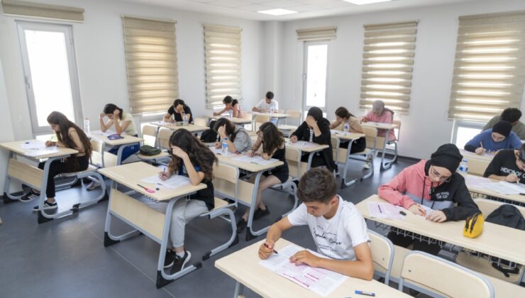 <strong>“BAŞKANIMIZIN GENÇLERİ NE KADAR ÖNEMSEDİĞİNİ GÖREBİLİYORUZ”</strong>
