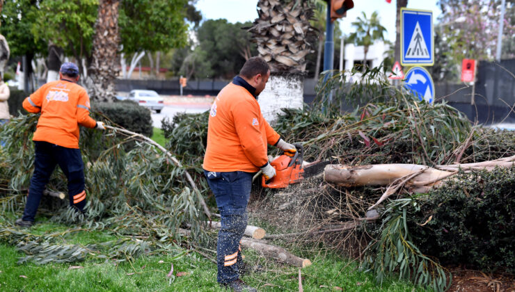 <strong>MERSİN BÜYÜKŞEHİR, ‘DOĞU AKDENİZ’DE KUVVETLİ FIRTINA’ UYARISINA KARŞI EKİPLERİ İLE TEYAKKUZDA</strong>