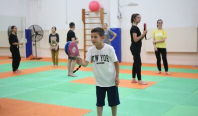 Çocuklara sporla iç içe tatil