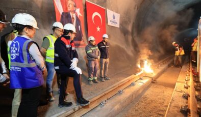 ÜMRANİYE-ATAŞEHİR-GÖZTEPE METRO HATTININ RAY DÖŞEME İŞLEMLERİ BAŞLADI