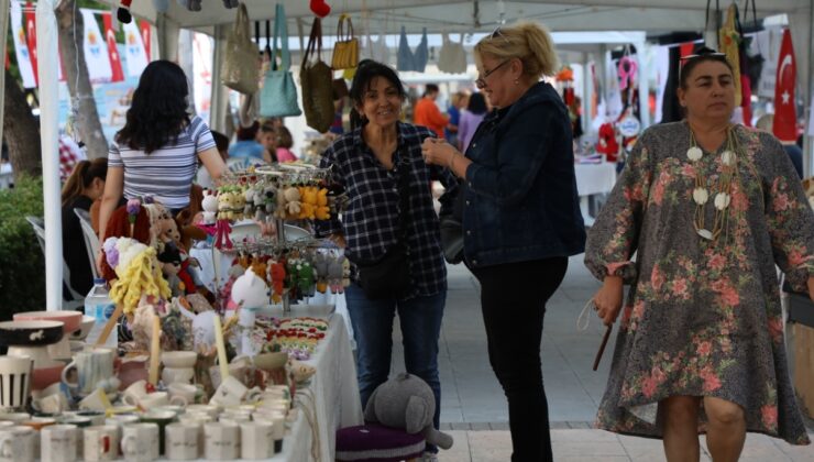 Adana’da Kadın Emeği Pazarı’nda El Emeği Ürünler Satışa Sunuldu