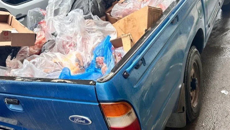 İnsan sağlığıyla böyle oynuyorlar! Tam 200 kilo son kullanma tarihi geçmiş tavuk ele geçirildi