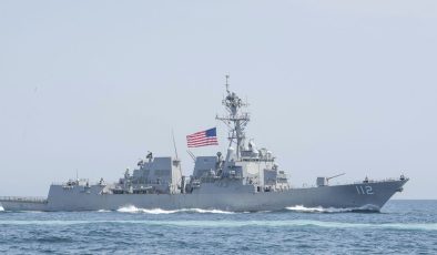 Savaşın başından bu yana bir ilk: ABD savaş gemileri Hürmüz Boğazı’na girdi