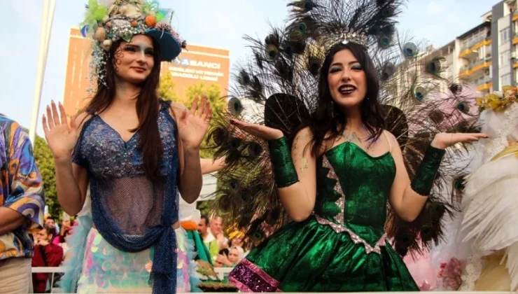 Uluslararası Adana Portakal Çiçeği Karnavalı’ndan renkli görüntüler