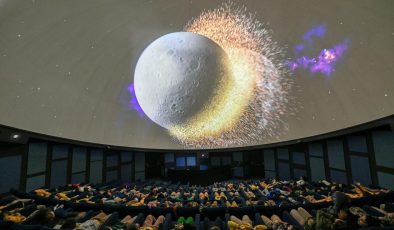 Mercan Bilim Merkezi’nde Yer Alan Planetaryum İle Çocuklar Evreni Keşfediyor