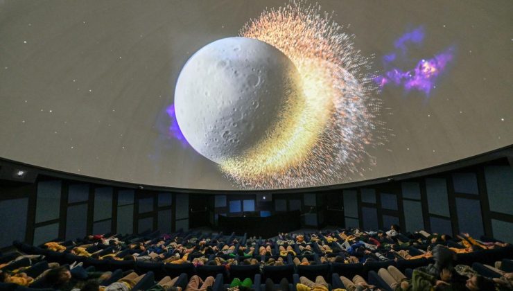 Mercan Bilim Merkezi’nde Yer Alan Planetaryum İle Çocuklar Evreni Keşfediyor