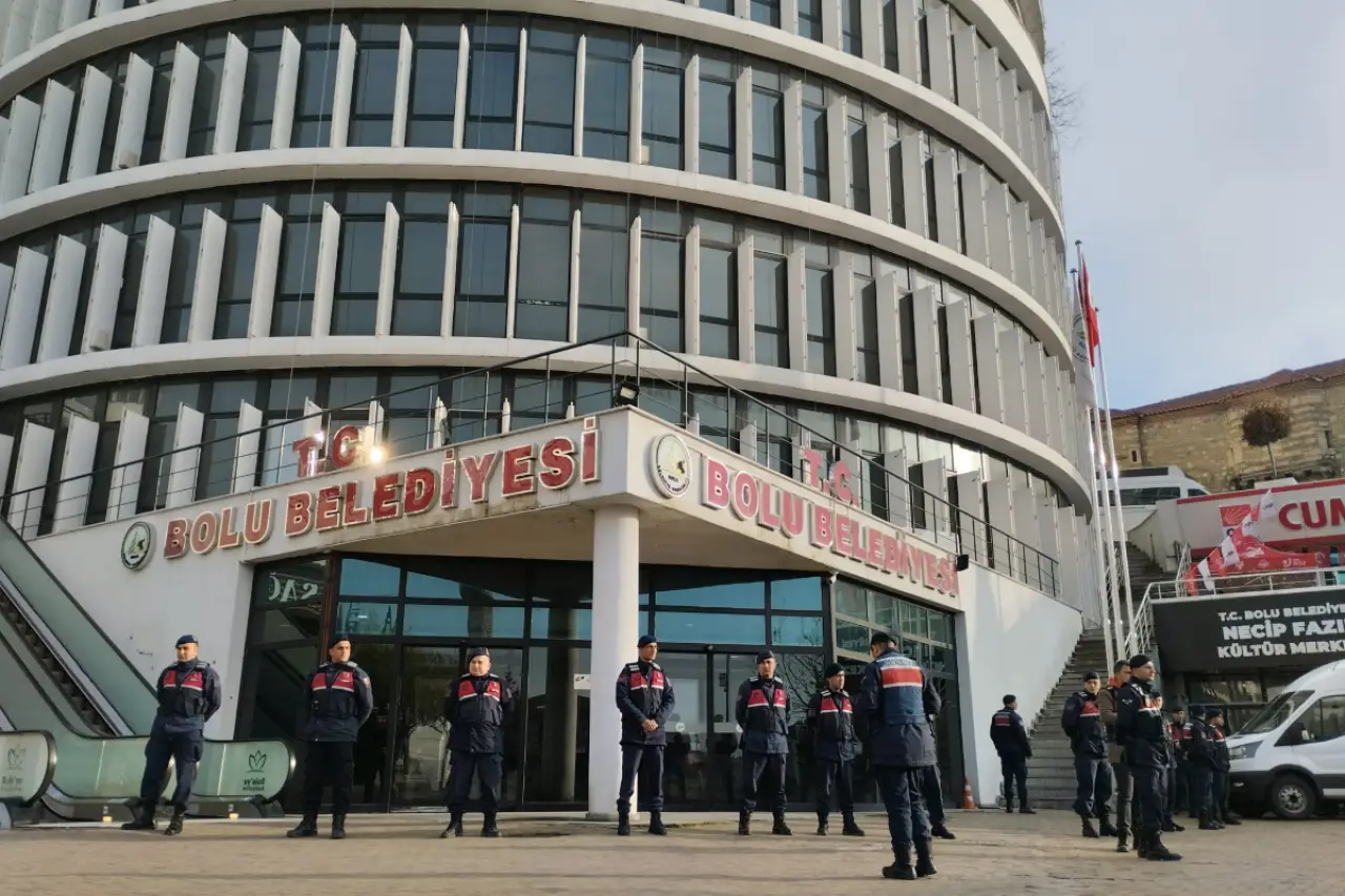 Bolu Belediyesine operasyon: Başkan Yardımcısı Beykoz ve meclis üyesi Özdemir tutuklandı