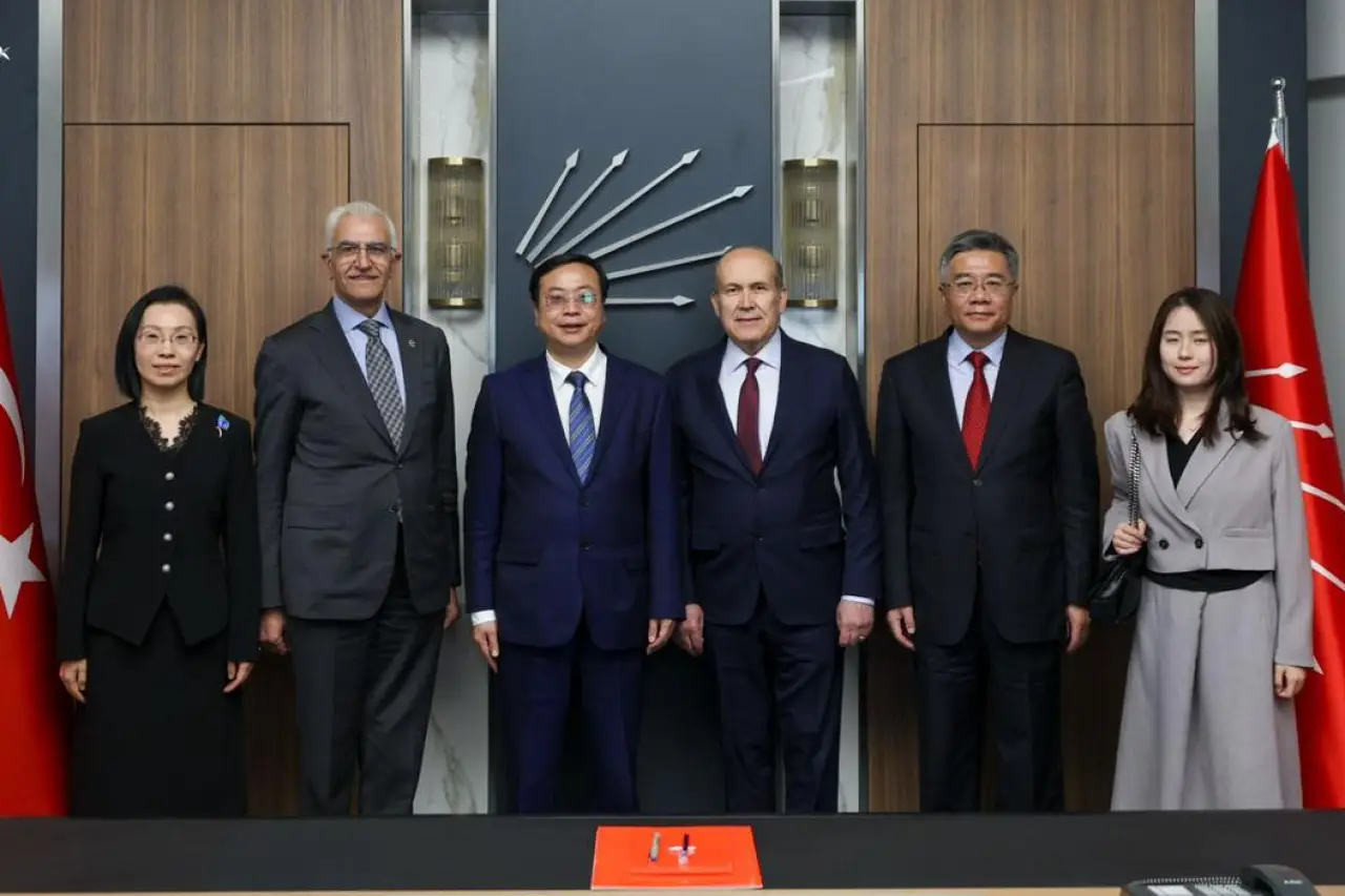 Çin Komünist Partisinden CHP’ye ziyaret: Özgür Özel, Çin’e davet edildi