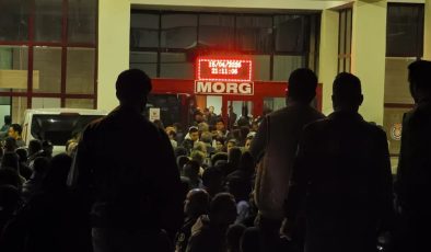 Okul saldırısı sonrası aileler, geceyi hastane morgunun kapısında geçirdi