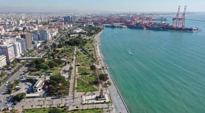 Mersin bir deniz, bir liman ve bir plaj şehriydi…