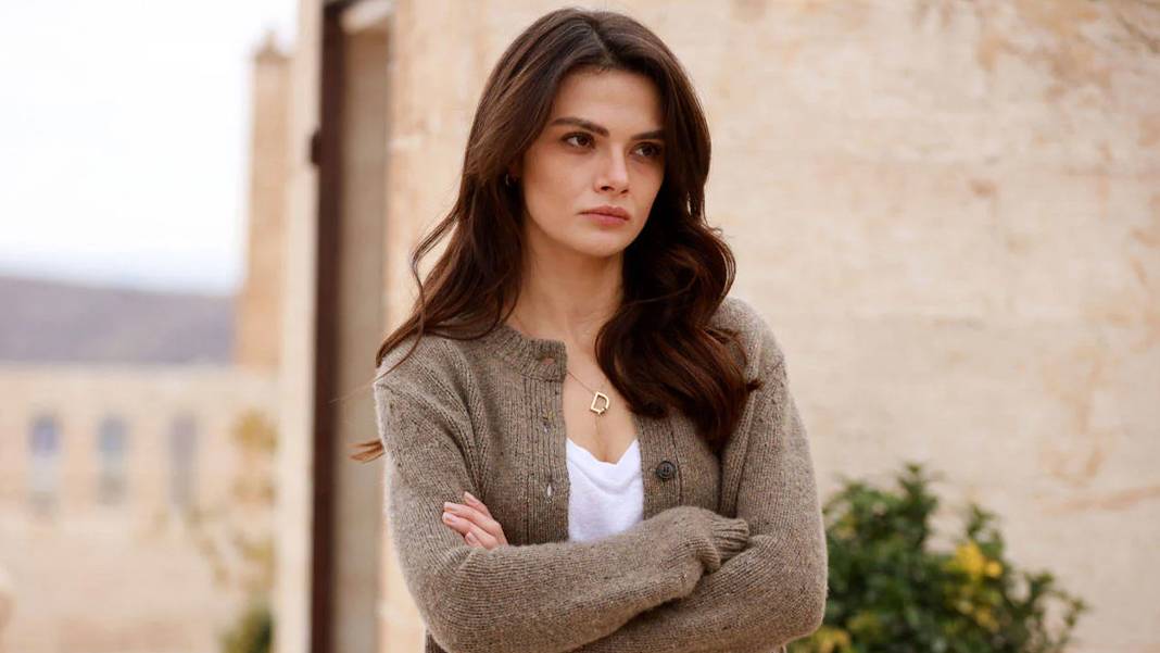 Gözaltı kararı verilen Uzak Şehir dizisinin yıldız oyuncusu Sinem Ünsal’dan ilk açıklama: Haberleri şu an öğrendim