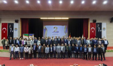 Başkan Seçer, Toroslar Belediyesi’nin 2. Hizmet Yılı Değerlendirme Programı’na Katıldı.