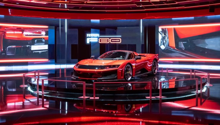 Ferrarisini satan adam…