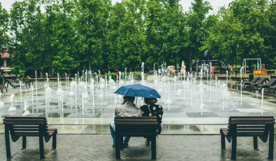 Bir yanda bahar sıcaklığı, diğer yanda afet riski: Kuvvetli yağış ve fırtına hangi illeri vuracak?