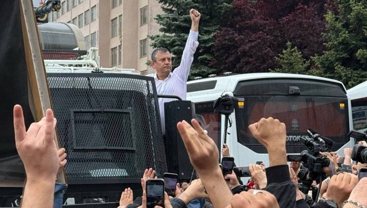 Özel yarın İzmir’e gidiyor: CHP’den Cumhuriyet Meydanı’na çağrı