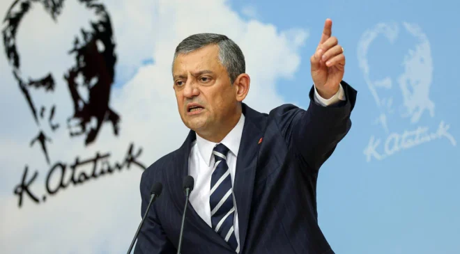 Özgür Özel Fenomeni: Sadece “Atom Karınca” mı, Geleceğin Lideri mi? Mehmet Öğütçü Yazdı