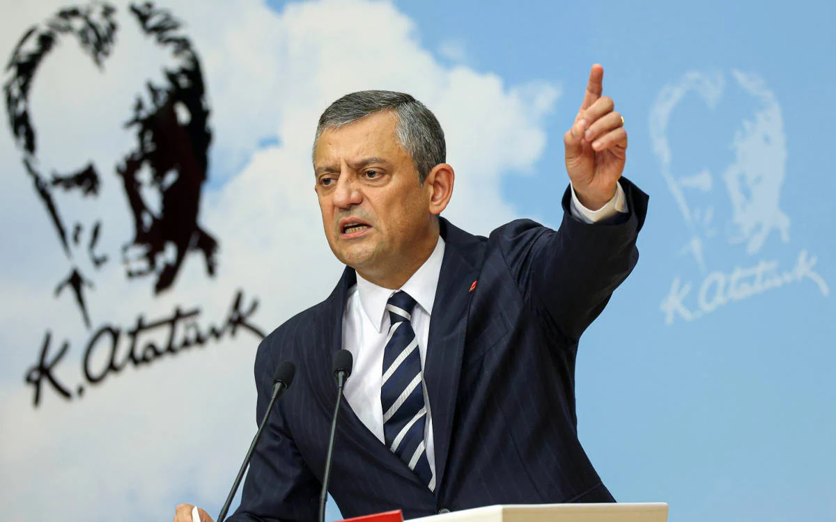 Özgür Özel Fenomeni: Sadece “Atom Karınca” mı, Geleceğin Lideri mi? Mehmet Öğütçü Yazdı