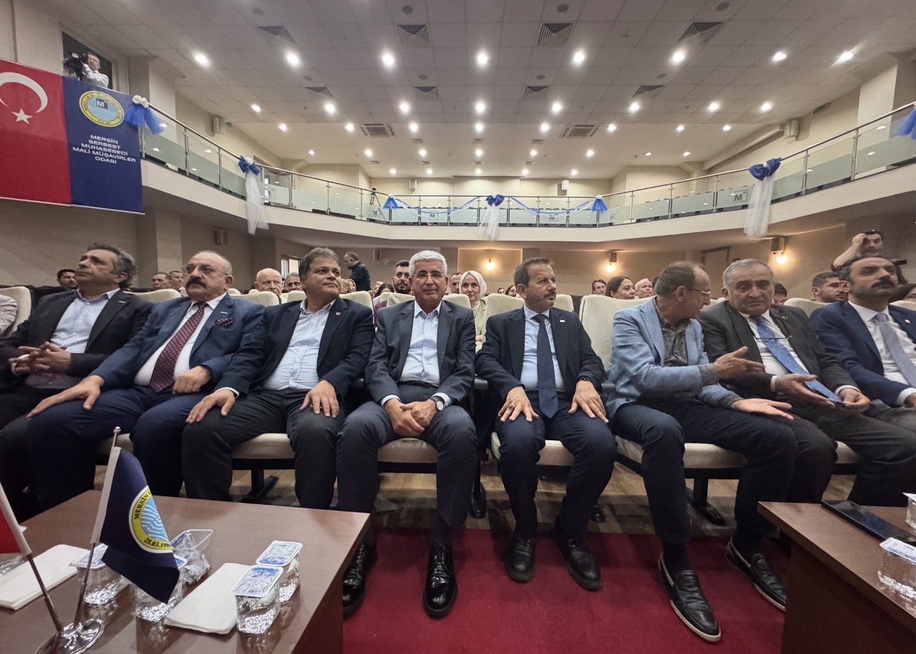 Mersin’de Yapay Zeka Zirvesi: Özgün Serhat Gündeş’ten İş Dünyasına Çarpıcı Gelecek Uyarısı