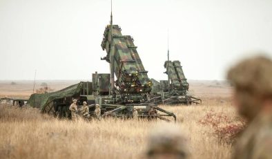 Almanya, Türkiye’ye bir Patriot savunma ünitesi ve 150 asker göndereceğini açıkladı.