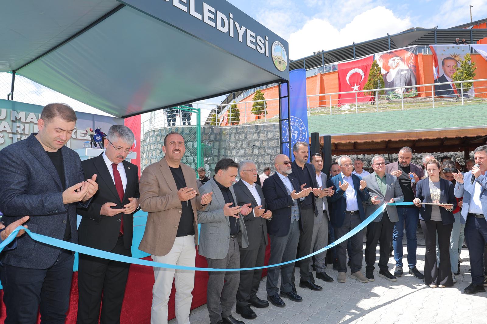 Başkan Büyükkılıç’tan İncesu Marina Su Sporları Merkezi’ne “Plaj Voleybolu” Hediyesi