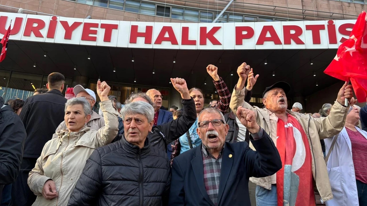Dünya Basını CHP’yi Yazdı: “Erdoğan Karşıtı En Güçlü Yapı Baskı Altında”