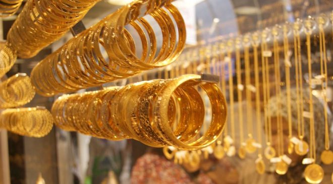 Altın Bir İleri Bir Geri: Yeni günde düşüş eğilimi