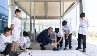 Büyükşehir’in Mercan Robotik Takımı Öğrencilerinden Başkan Seçer’e Ziyaret