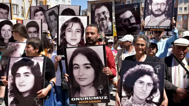TÜRKÜLER AĞITLAR YAKILDI ARTIK ÇAĞRI VAKTİDİR