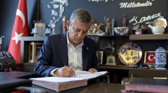 Özgür Özel CHP’den istifa etti