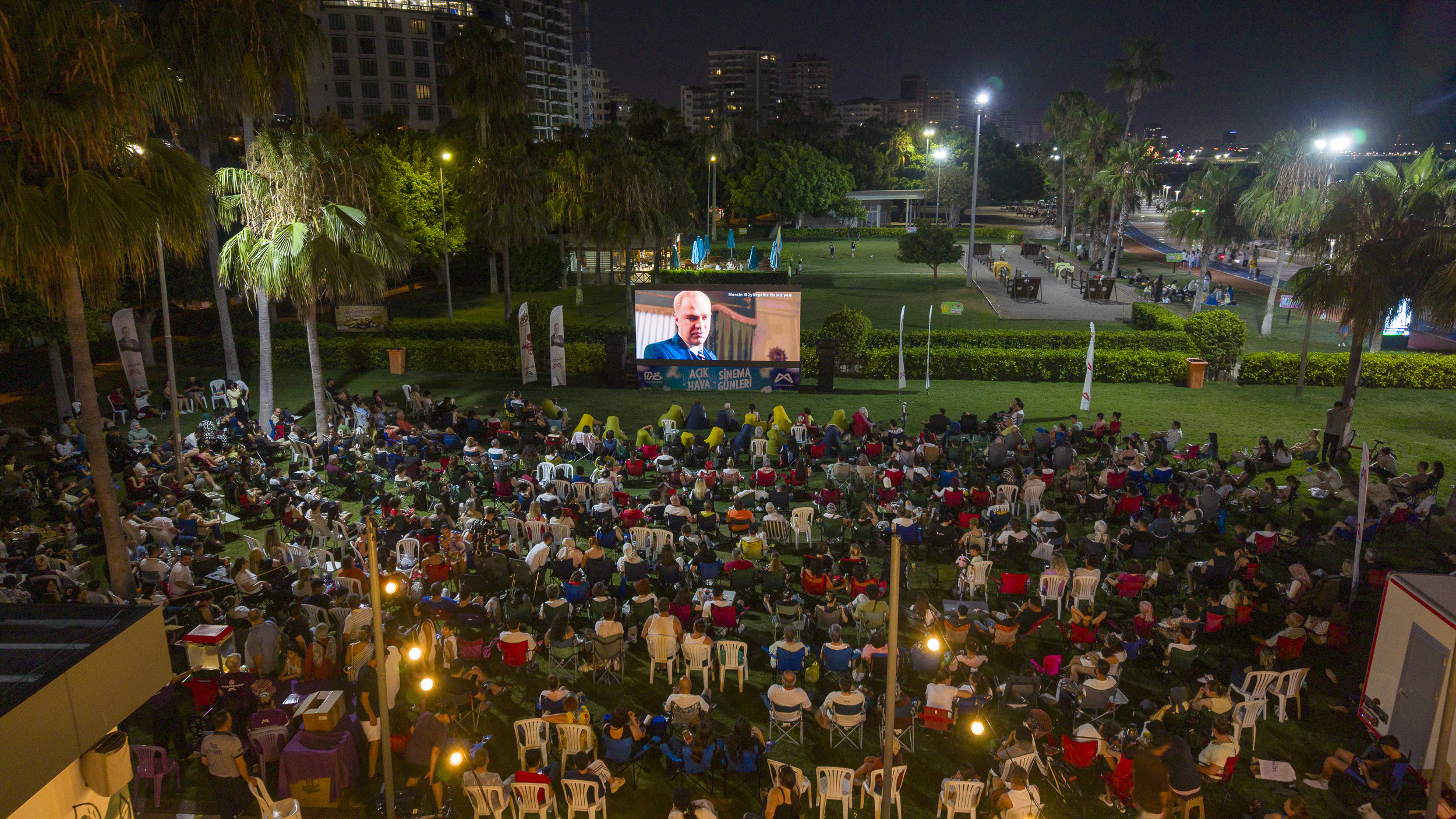 Mersin Büyükşehir’den Açık Hava Sinema keyfi
