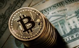 Bitcoin hangi yöne kırılacak? Uzmanlar iki seviyeye işaret etti