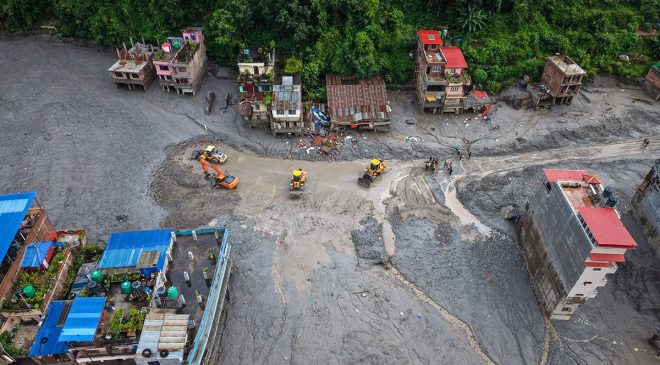 Nepal’de yerleşim yerleri çamur ve enkaz altında…