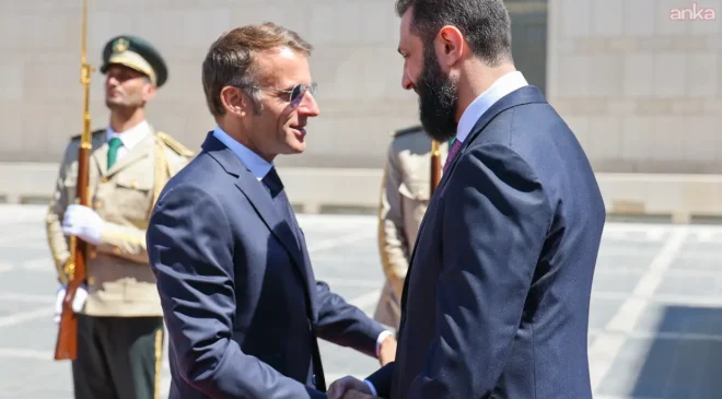 Macron ile Muhammed bin Selman Paris’te bir araya geldi