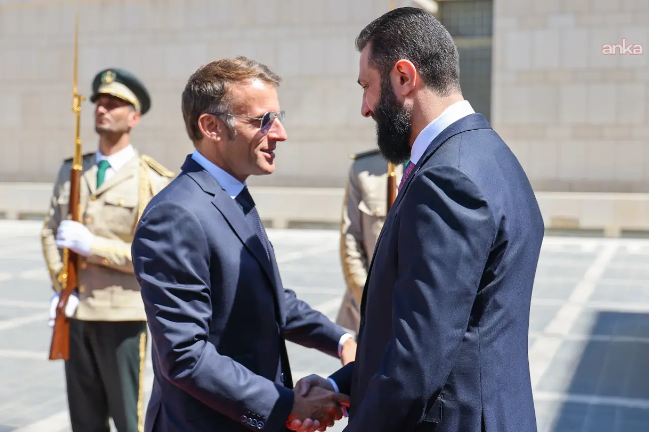 Macron ile Muhammed bin Selman Paris’te bir araya geldi