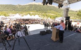 Başkan Seçer, “Yörük, Kürt, Arap, Çerkez, Boşnak, Alevi, Sünni demeden Mersin halkına eşit hizmet götürüyoruz.