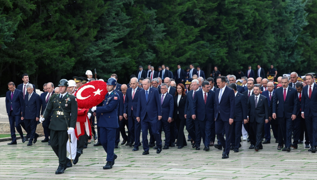 Cumhurbaşkanı Erdoğan ve devlet erkanı Anıtkabir’de! Atatürk’ün huzurunda Netanyahu’ya