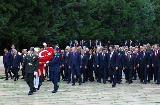 Cumhurbaşkanı Erdoğan ve devlet erkanı Anıtkabir’de! Atatürk’ün huzurunda Netanyahu’ya