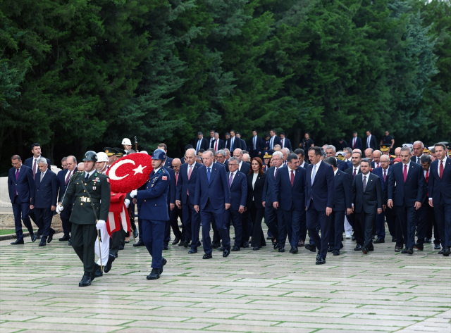 Cumhurbaşkanı Erdoğan ve devlet erkanı Anıtkabir’de! Atatürk’ün huzurunda Netanyahu’ya