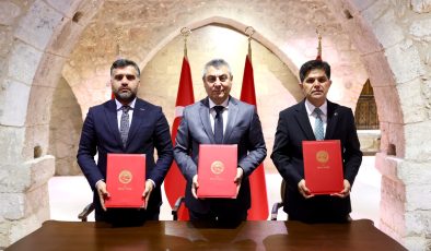 MÜSİAD MERSİN’DEN 19 OKULA CUMA MESCİDİ