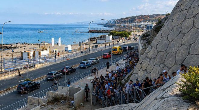 İspanya İçişleri Bakanı, Ceuta’ya giren 72 bin göçmenden 70 bininin geri döndüğünü açıkladı.