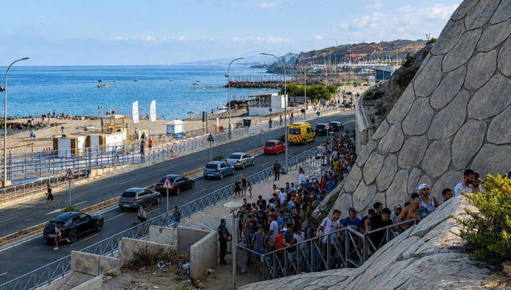 İspanya İçişleri Bakanı, Ceuta’ya giren 72 bin göçmenden 70 bininin geri döndüğünü açıkladı.