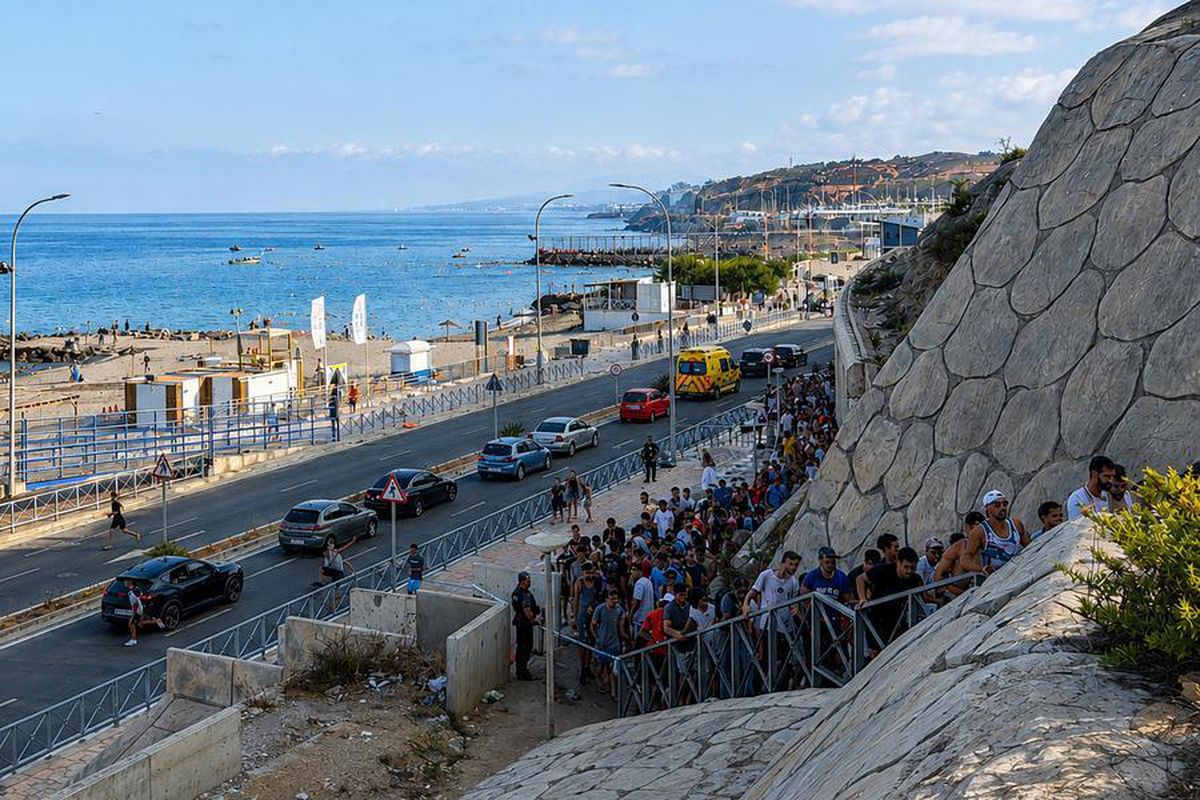 İspanya İçişleri Bakanı, Ceuta’ya giren 72 bin göçmenden 70 bininin geri döndüğünü açıkladı.