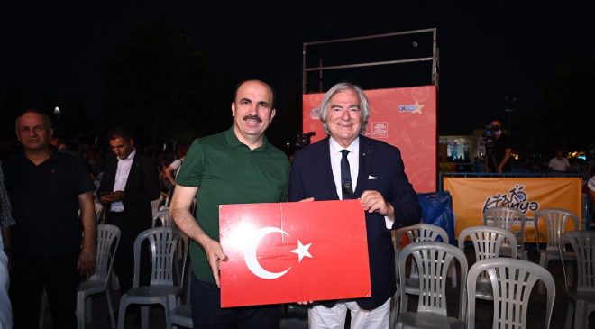 Başkanı Uğur İbrahim Altay, Konya Bisiklet Festivali’nin açılış töreninde Konyalılarla bir araya geldi