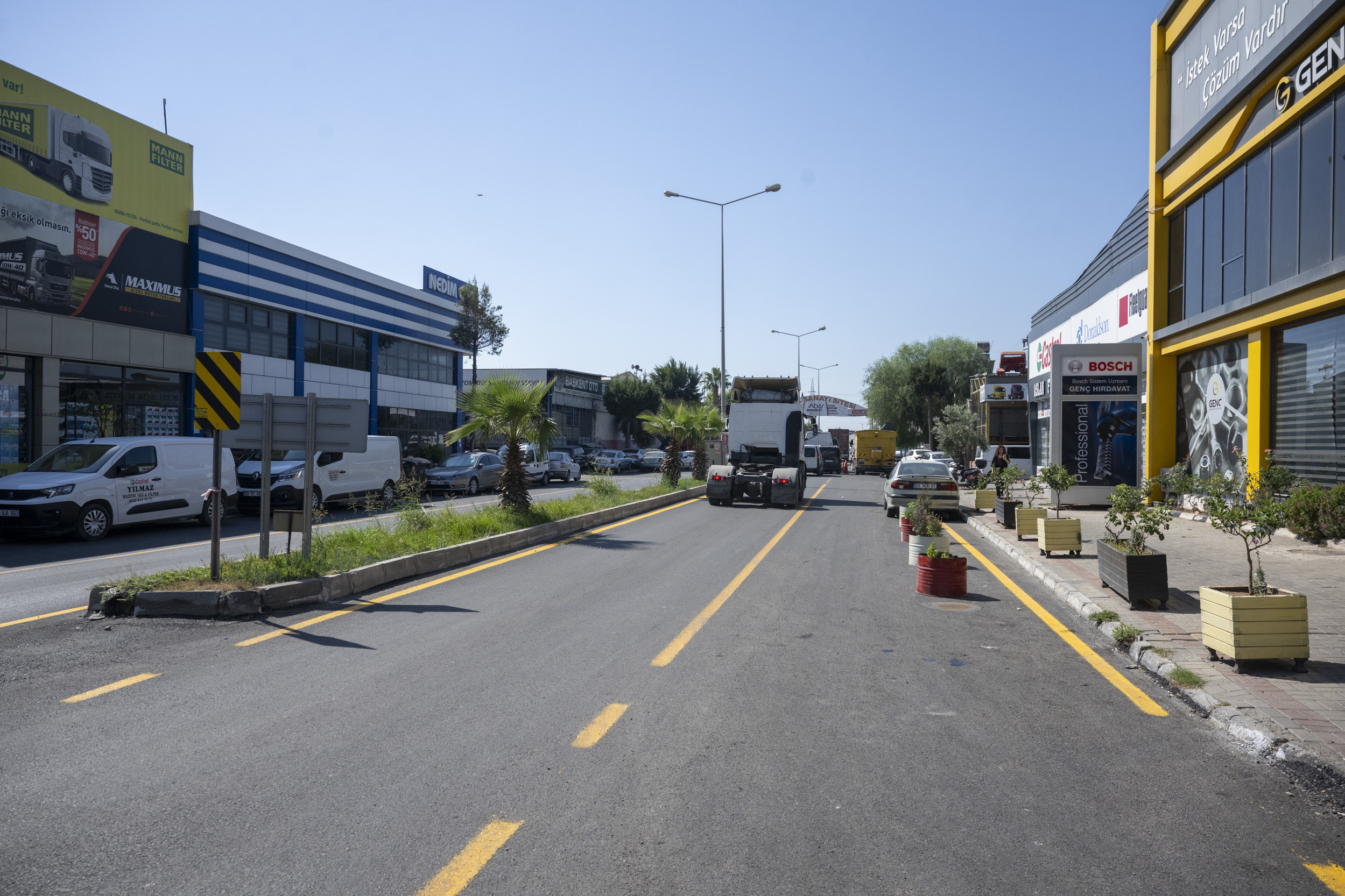 Mersin Büyükşehir, Tırmıl Sanayi Sitesi’nde Yolları Yeniledi