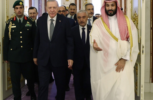 Türkiye, Suudi Arabistan ve Pakistan üçlü savunma anlaşmasını imzaladı.