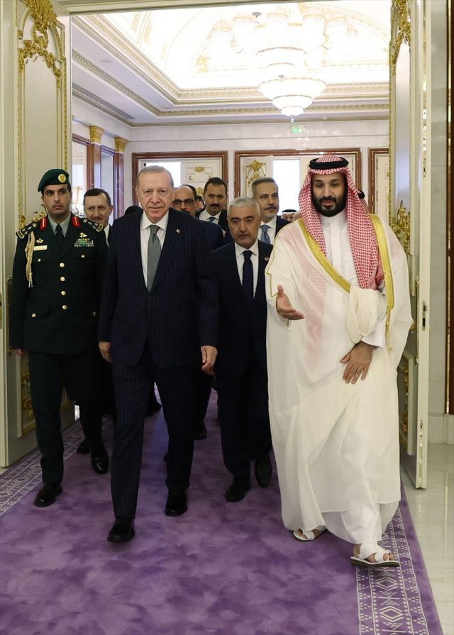 Türkiye, Suudi Arabistan ve Pakistan üçlü savunma anlaşmasını imzaladı.