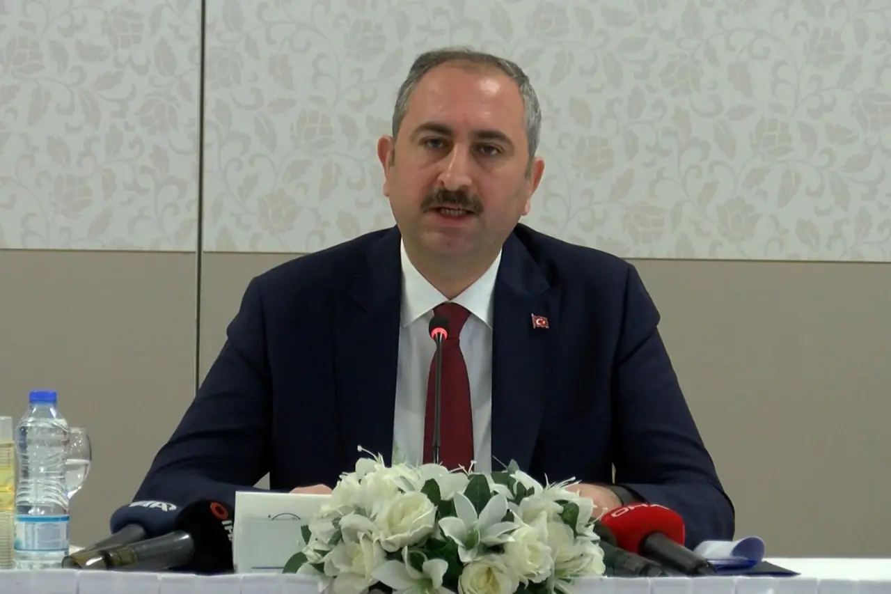 AKP’li Abdulhamit Gül: ‘Erdoğan’ın yeniden adaylığı önünde engel yok’