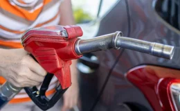 Akaryakıt fiyatlarına rekor zam: Motorin 90, benzin 80 liraya dayandı